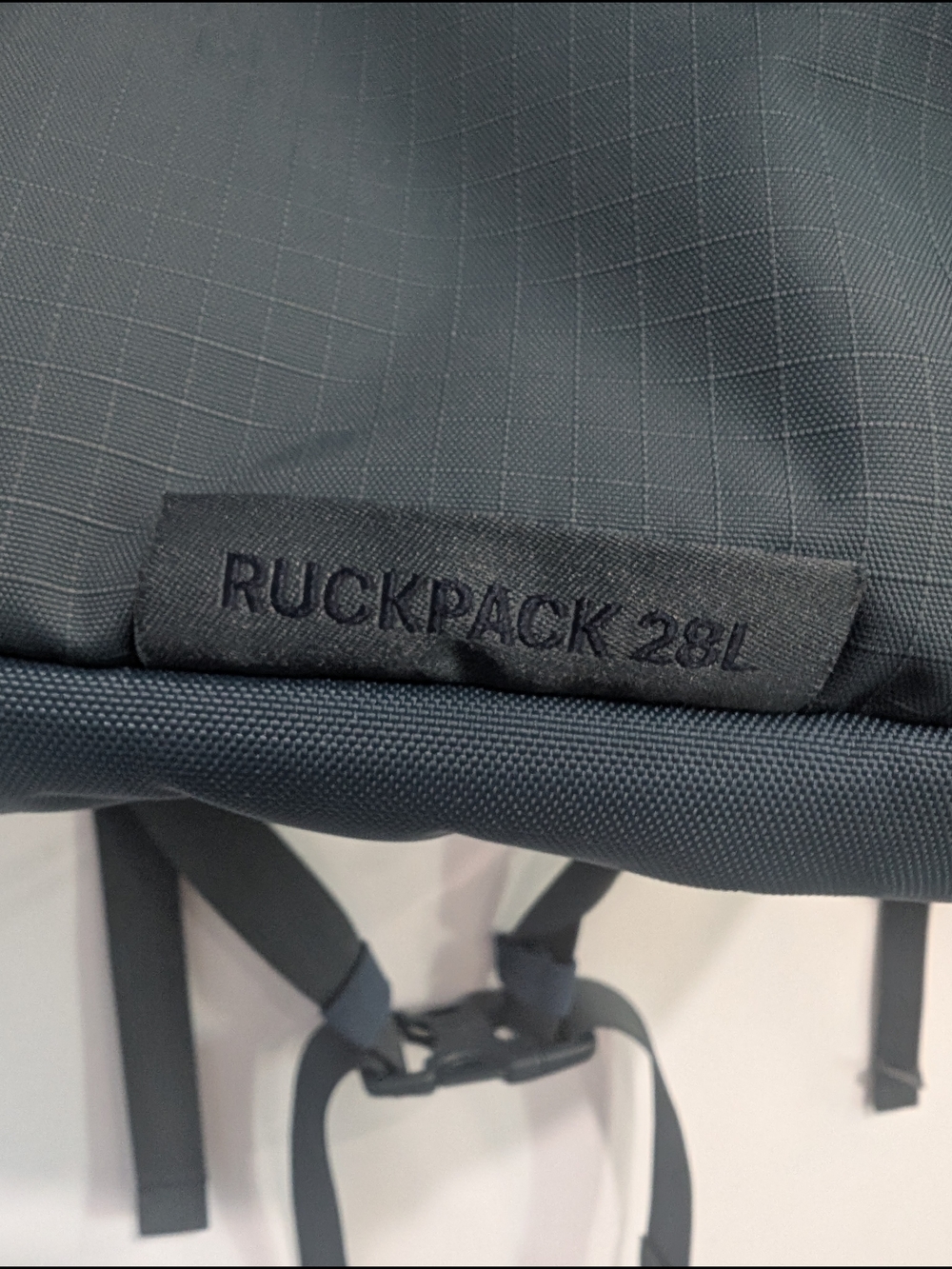 REI Co-op Women's Ruckpack 28L EUC Blue Hiking Daypack - Picture 3 of 7